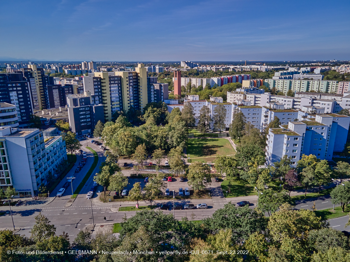 23.09.2022 - Karl-Marx-Ring 53-53c und Studentenwohnheim und Marx-Zentrum in Neuperlach